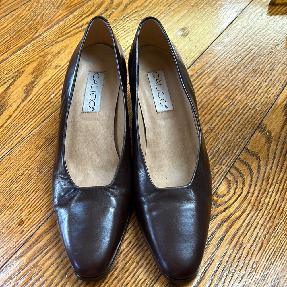 Calico brown leather pumps.  Size 9.  Great condition.